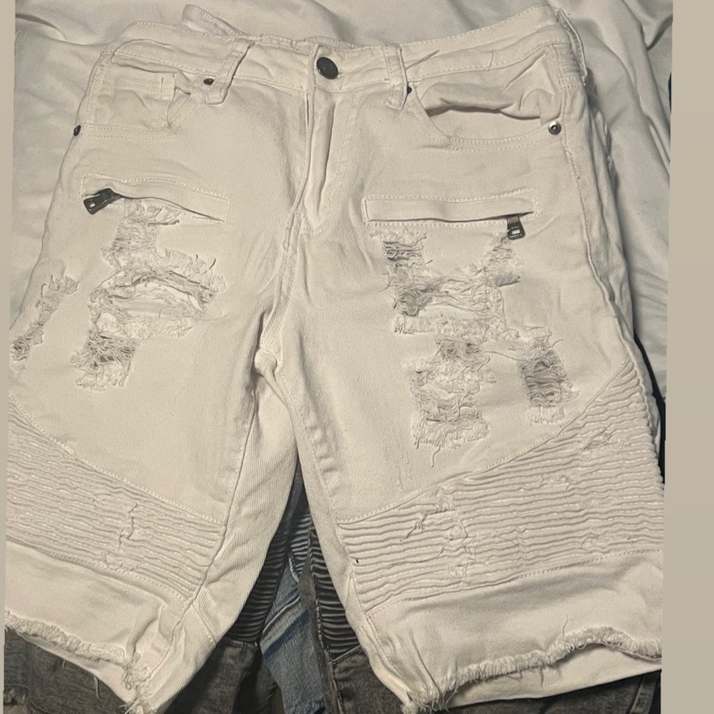 White jean shorts size 26